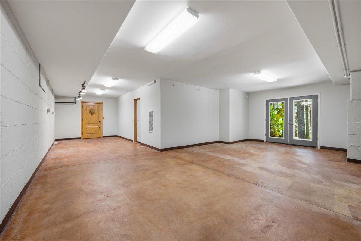 Nevada City, California, 95959, United States, 3 Bedrooms Bedrooms, ,3 BathroomsBathrooms,Residential,Active,2043425