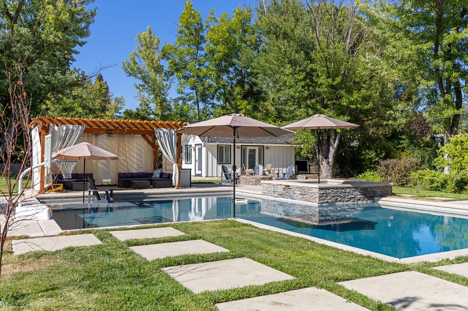 Loomis, California, 95650, United States, 3 Bedrooms Bedrooms, ,2 BathroomsBathrooms,Residential,Pending,1922290