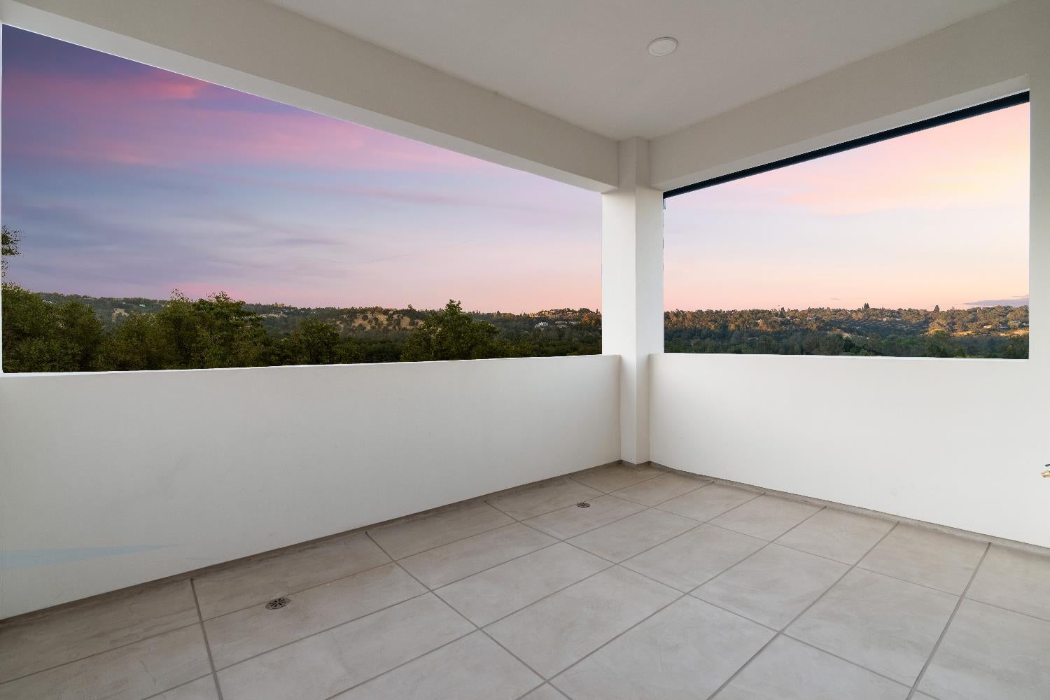 Newcastle, California, 95658, United States, 5 Bedrooms Bedrooms, ,5 BathroomsBathrooms,Residential,Active,1989749