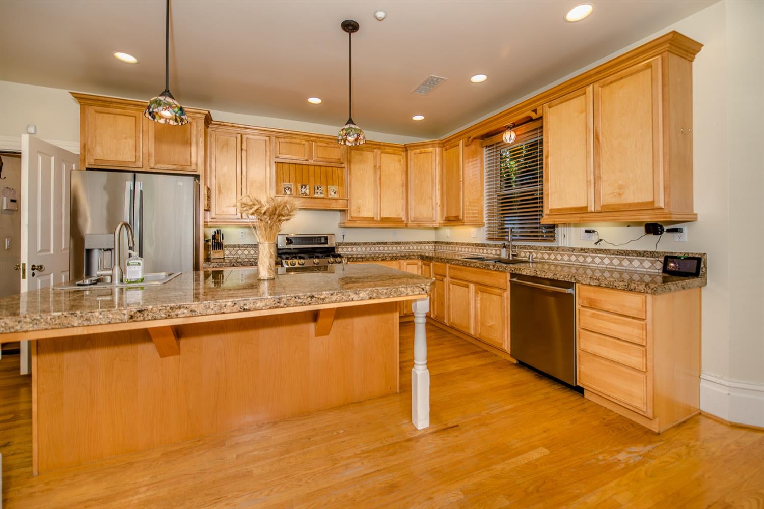 Woodland, California, 95695, United States, 5 Bedrooms Bedrooms, ,4 BathroomsBathrooms,Residential,Active,1843839