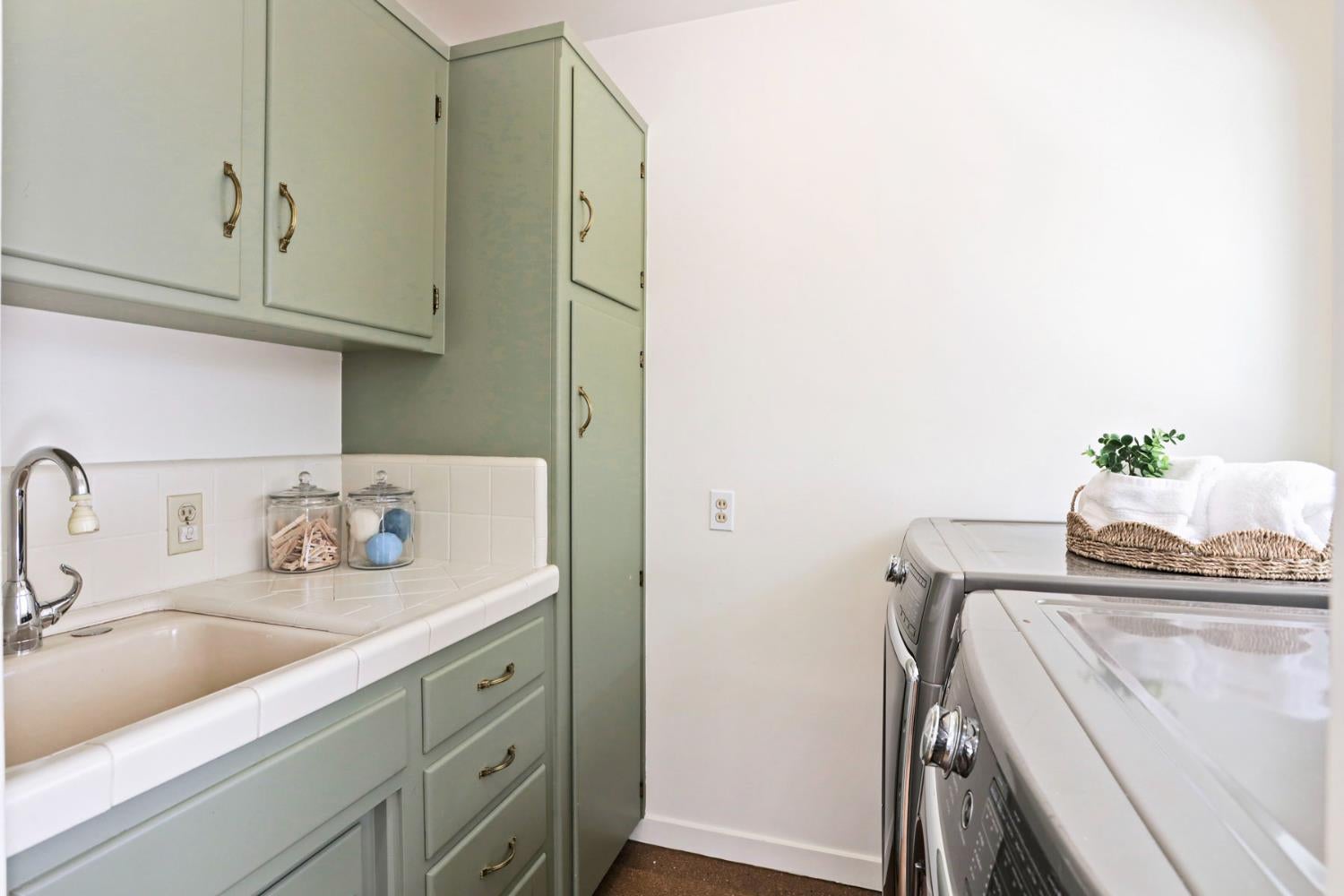 Modesto, California, 95350, United States, 4 Bedrooms Bedrooms, ,3 BathroomsBathrooms,Residential,Active,1877804