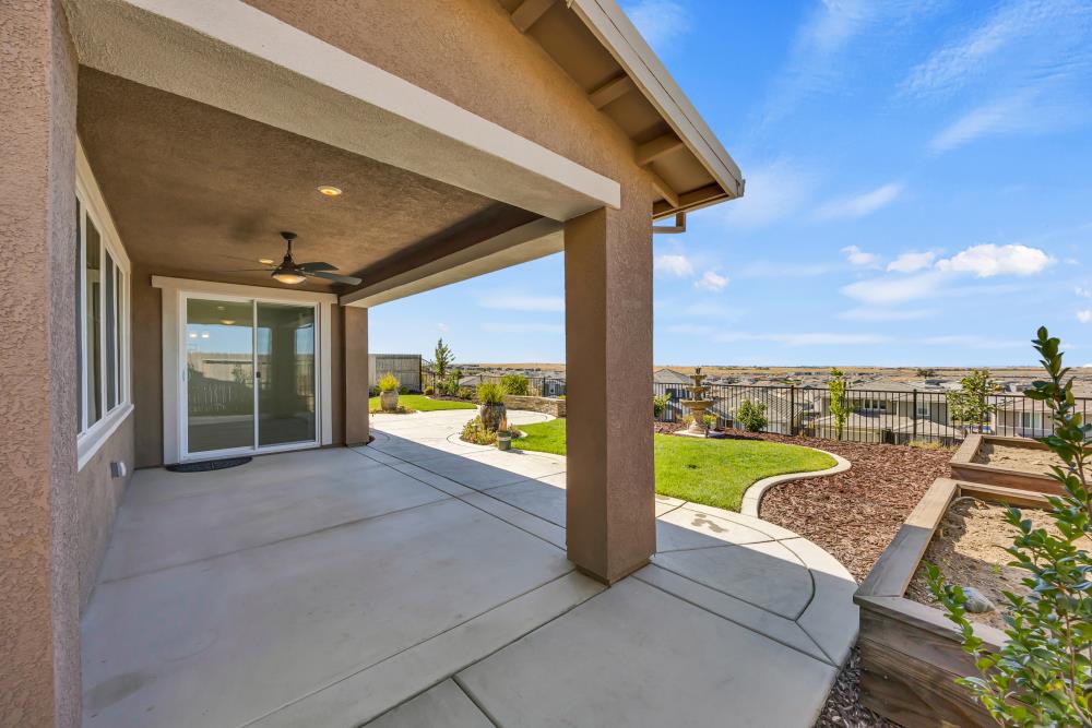 Folsom, California, 95630, United States, 4 Bedrooms Bedrooms, ,3 BathroomsBathrooms,Residential,Active,1922343