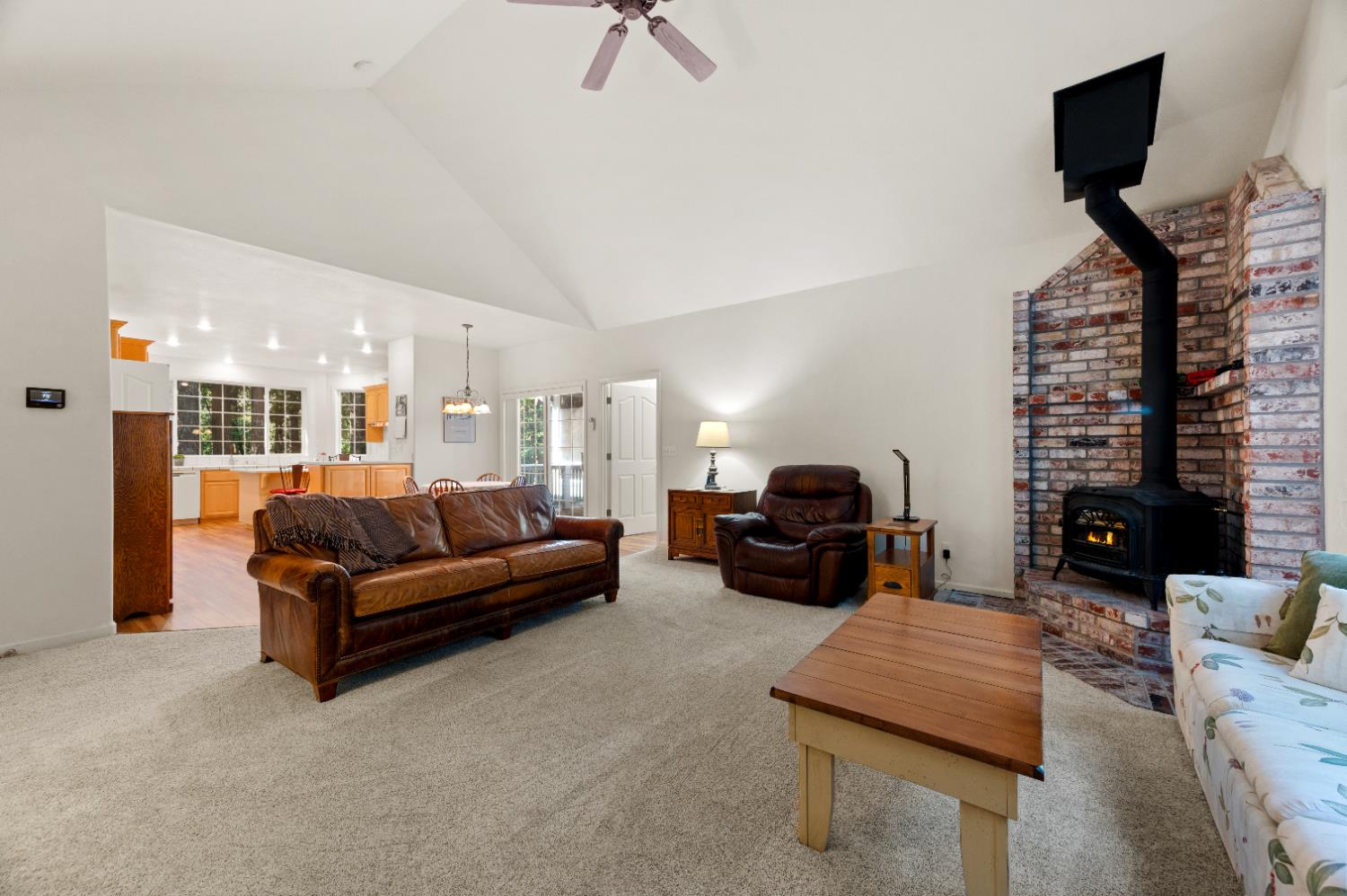 Nevada City, California, 95959, United States, 3 Bedrooms Bedrooms, ,4 BathroomsBathrooms,Residential,Active,1919052