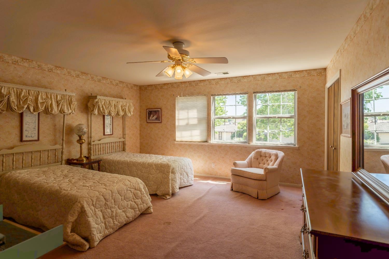 Woodland, California, 95695, United States, 5 Bedrooms Bedrooms, ,5 BathroomsBathrooms,Residential,Active,1907974