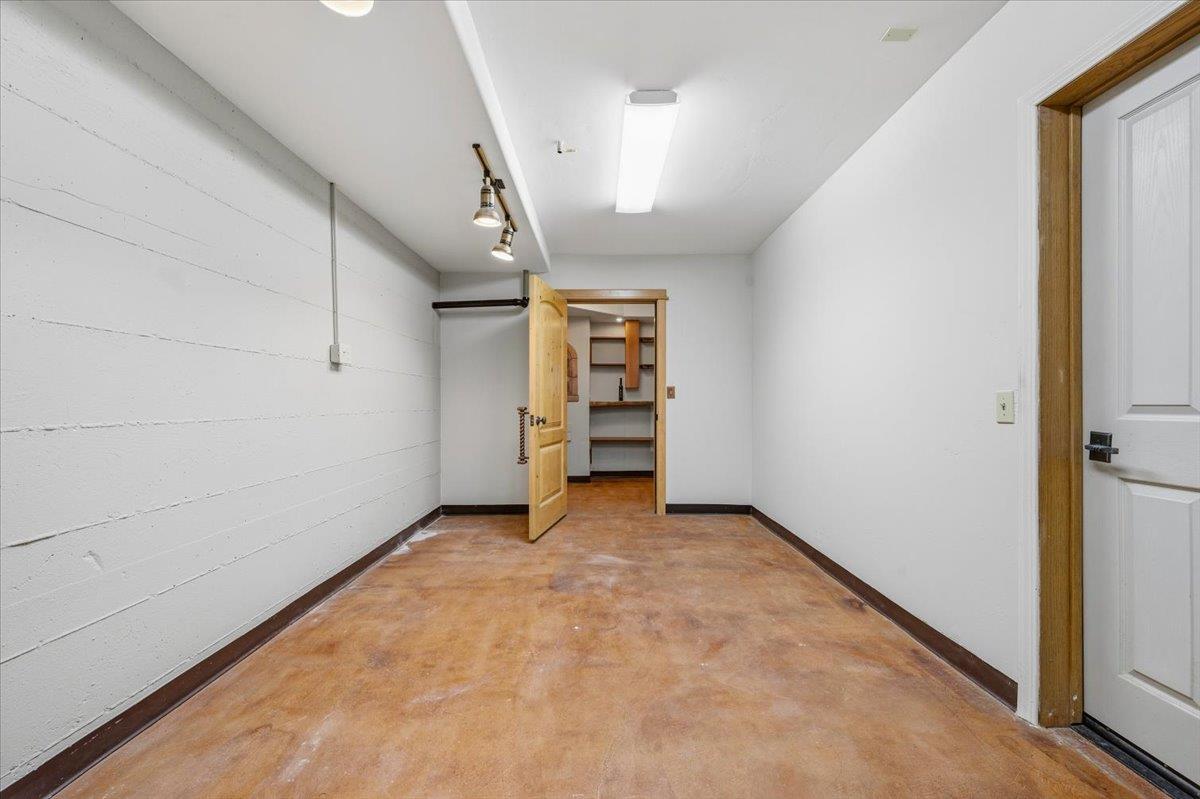 Nevada City, California, 95959, United States, 3 Bedrooms Bedrooms, ,3 BathroomsBathrooms,Residential,Active,2043425