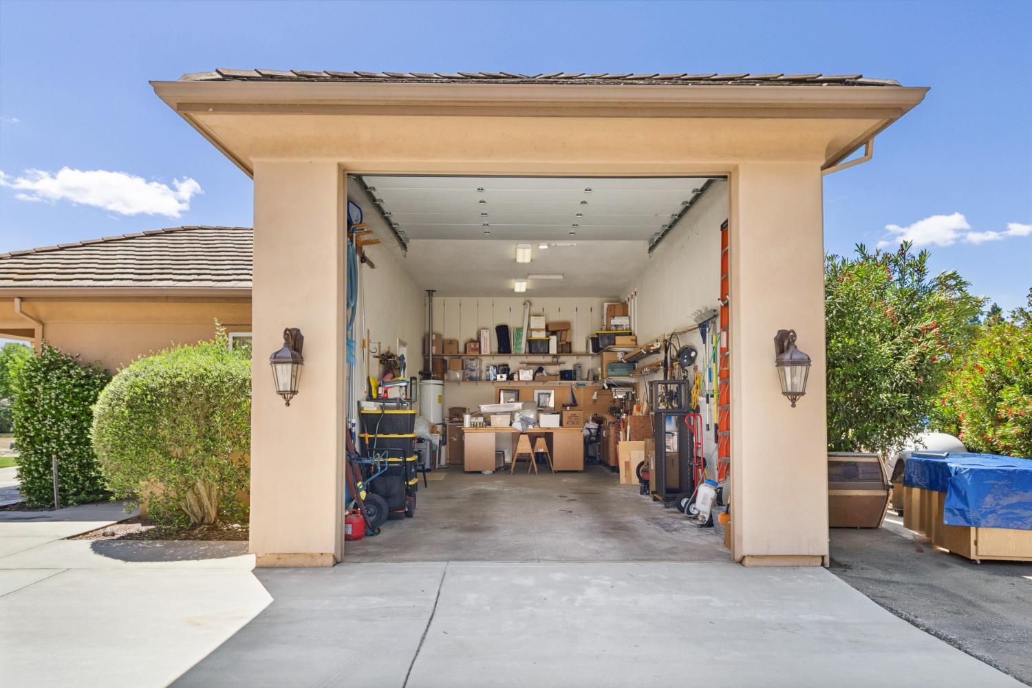 Sacramento, California, 95830, United States, 4 Bedrooms Bedrooms, ,4 BathroomsBathrooms,Residential,Active,2045041