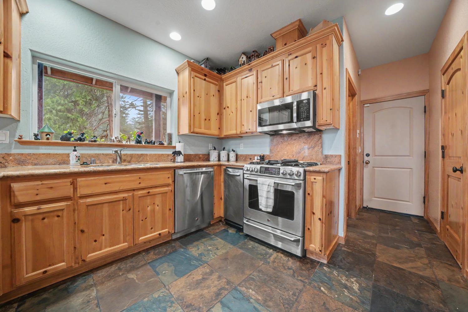 Arnold, California, 95223, United States, 3 Bedrooms Bedrooms, ,5 BathroomsBathrooms,Residential,Active,2044178