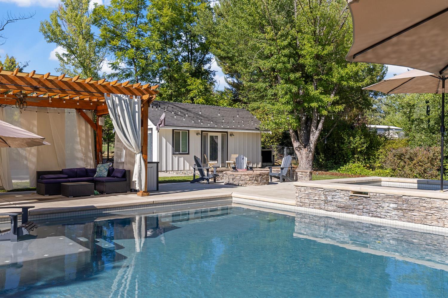 Loomis, California, 95650, United States, 3 Bedrooms Bedrooms, ,2 BathroomsBathrooms,Residential,Pending,1922290