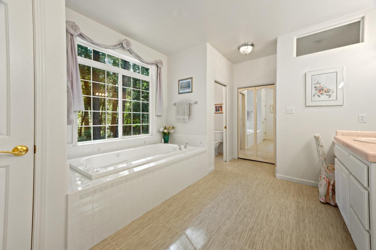 Nevada City, California, 95959, United States, 3 Bedrooms Bedrooms, ,4 BathroomsBathrooms,Residential,Active,1919052