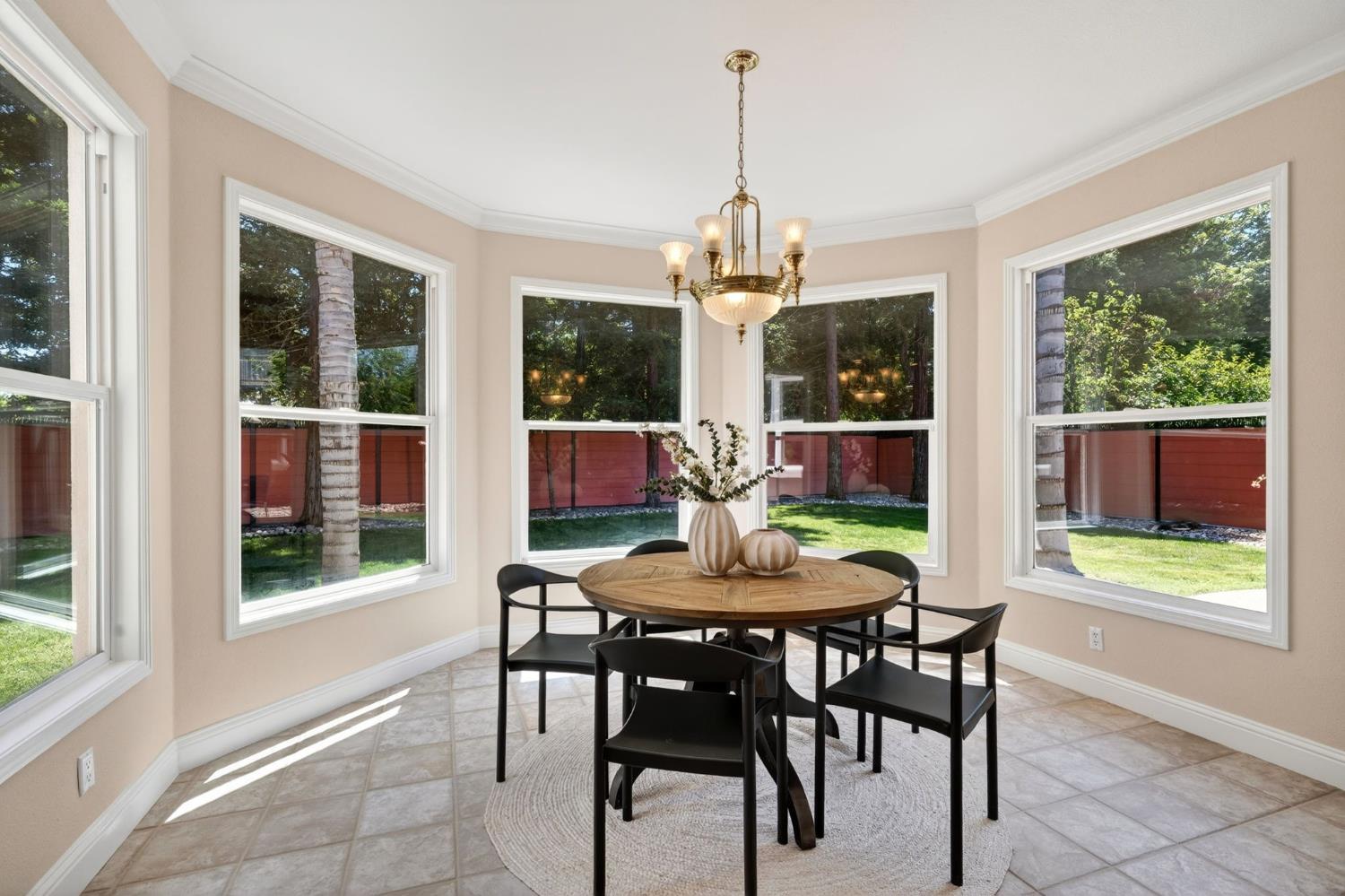 Davis, California, 95618, United States, 4 Bedrooms Bedrooms, ,3 BathroomsBathrooms,Residential,Pending,2045806