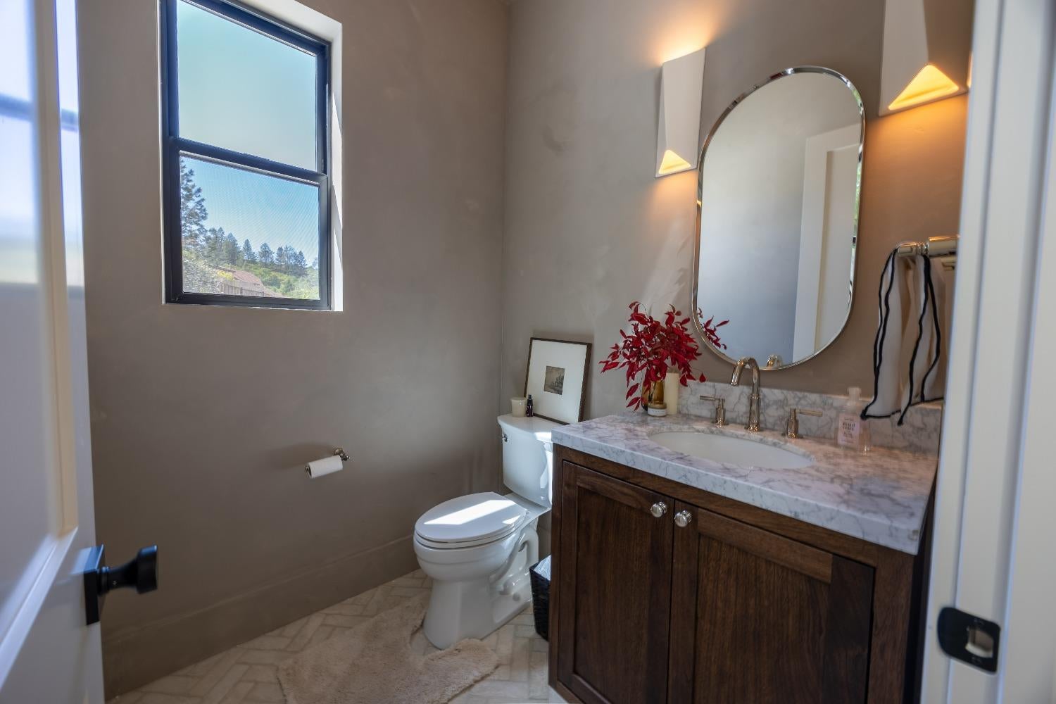 Auburn, California, 95603, United States, 4 Bedrooms Bedrooms, ,4 BathroomsBathrooms,Residential,Active,2017471