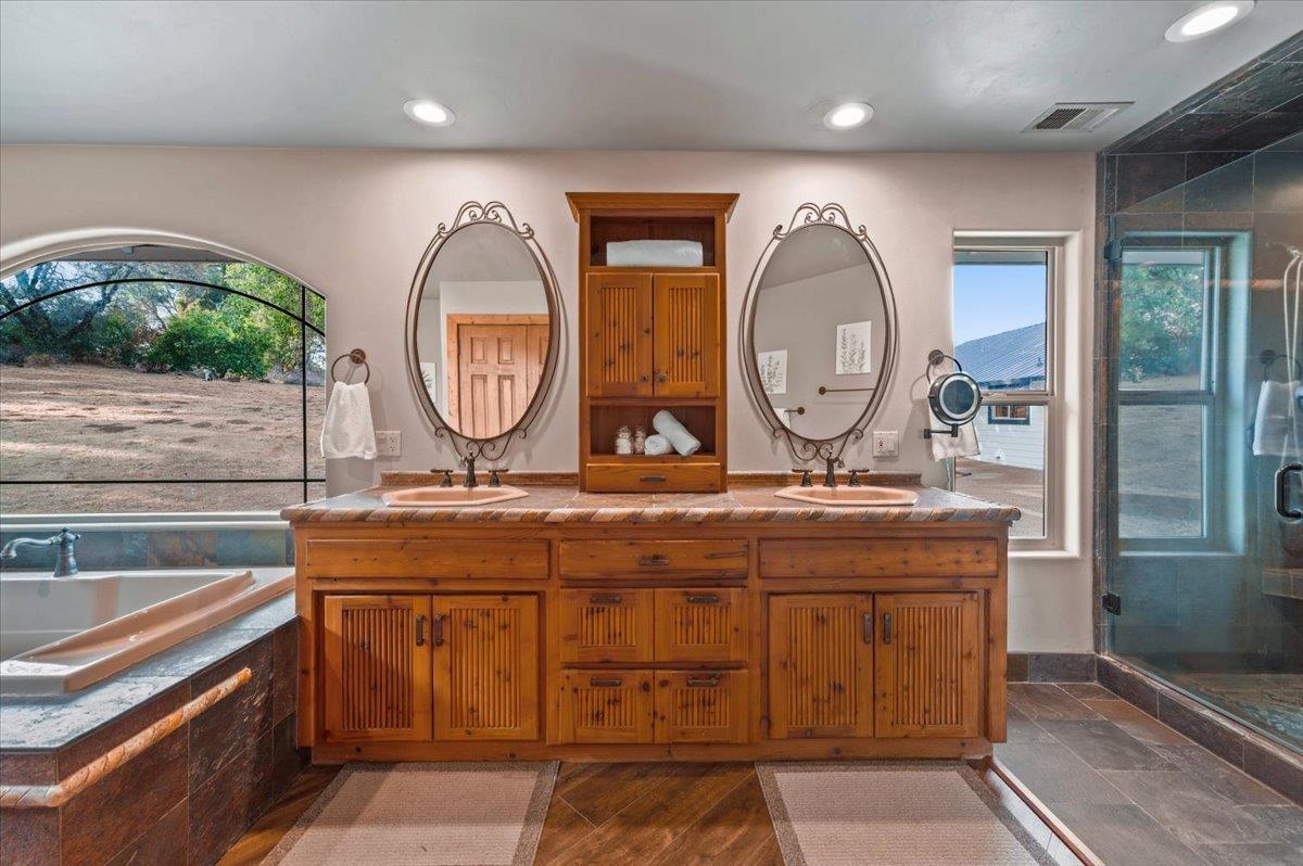 Penn Valley, California, 95946, United States, 4 Bedrooms Bedrooms, ,5 BathroomsBathrooms,Residential,Active,1941359
