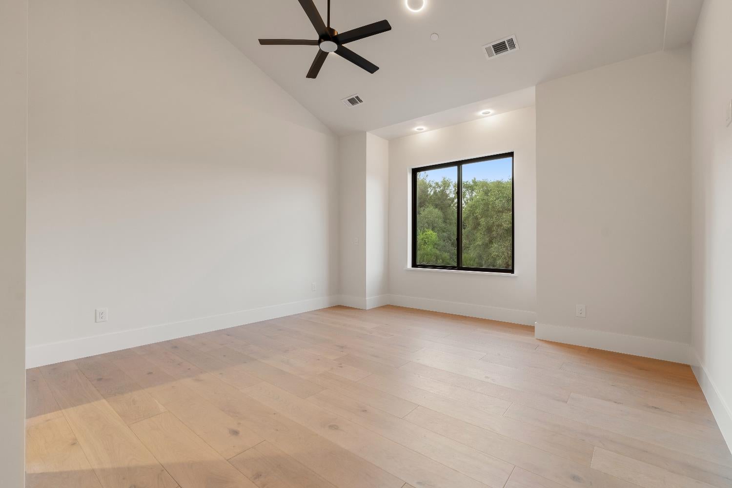 Newcastle, California, 95658, United States, 5 Bedrooms Bedrooms, ,5 BathroomsBathrooms,Residential,Active,1989749