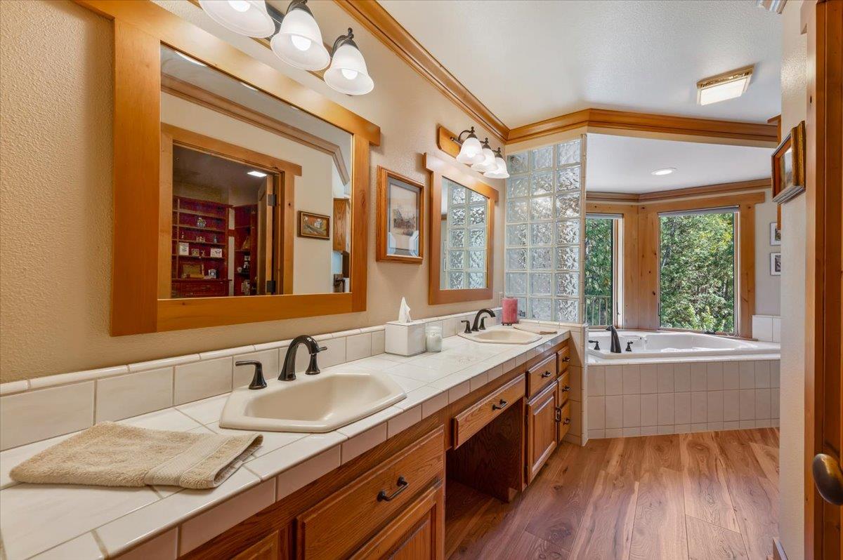 Nevada City, California, 95959, United States, 4 Bedrooms Bedrooms, ,4 BathroomsBathrooms,Residential,Active,2043131