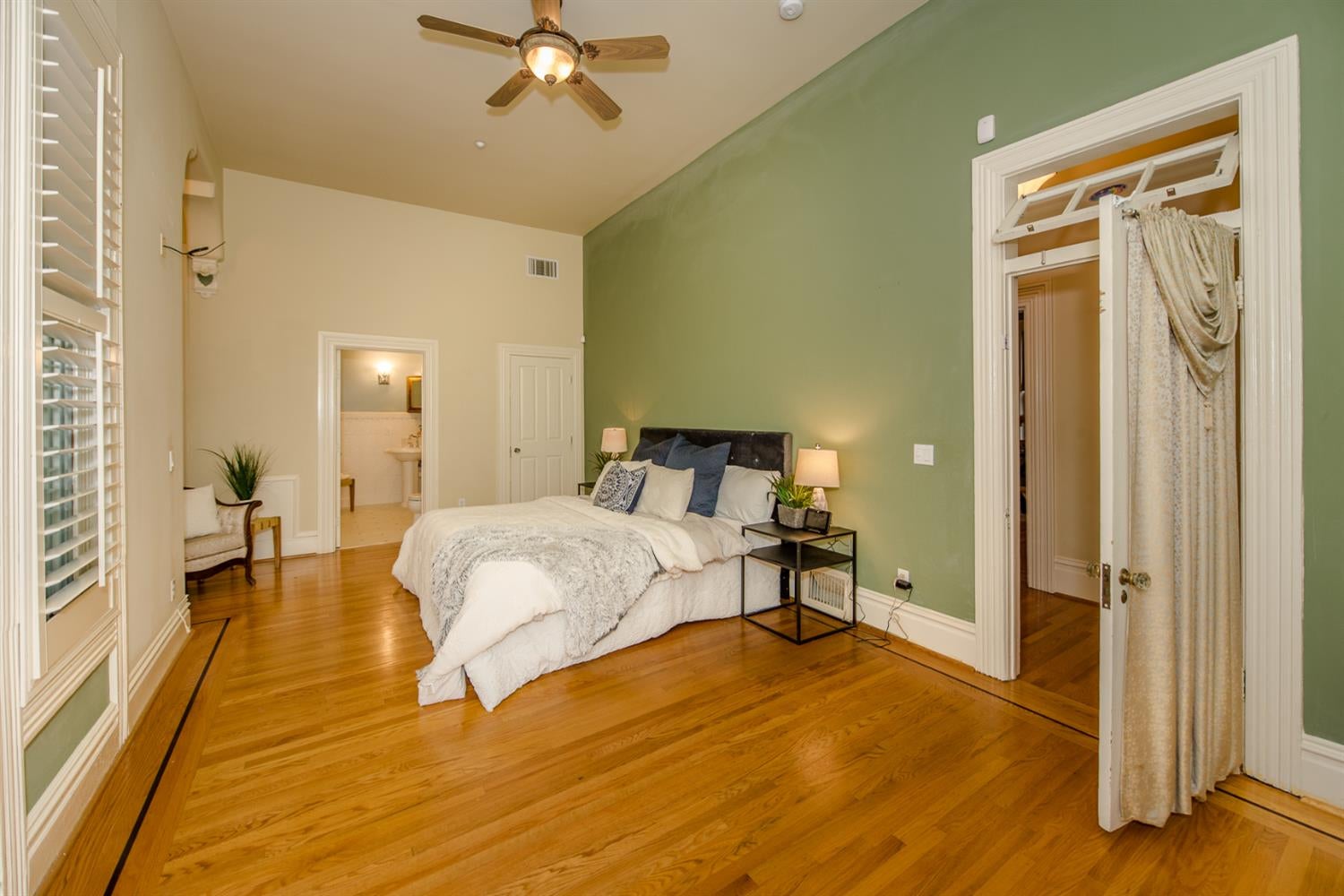 Woodland, California, 95695, United States, 5 Bedrooms Bedrooms, ,4 BathroomsBathrooms,Residential,Active,1843839