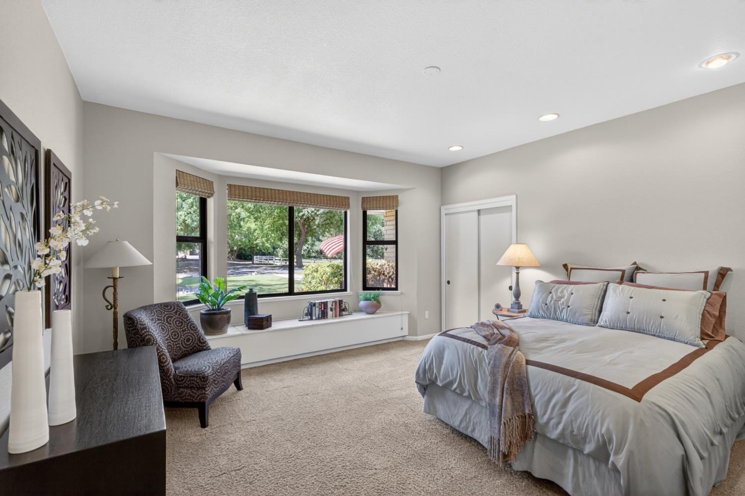 Woodland, California, 95776, United States, 5 Bedrooms Bedrooms, ,3 BathroomsBathrooms,Residential,Pending,2045625