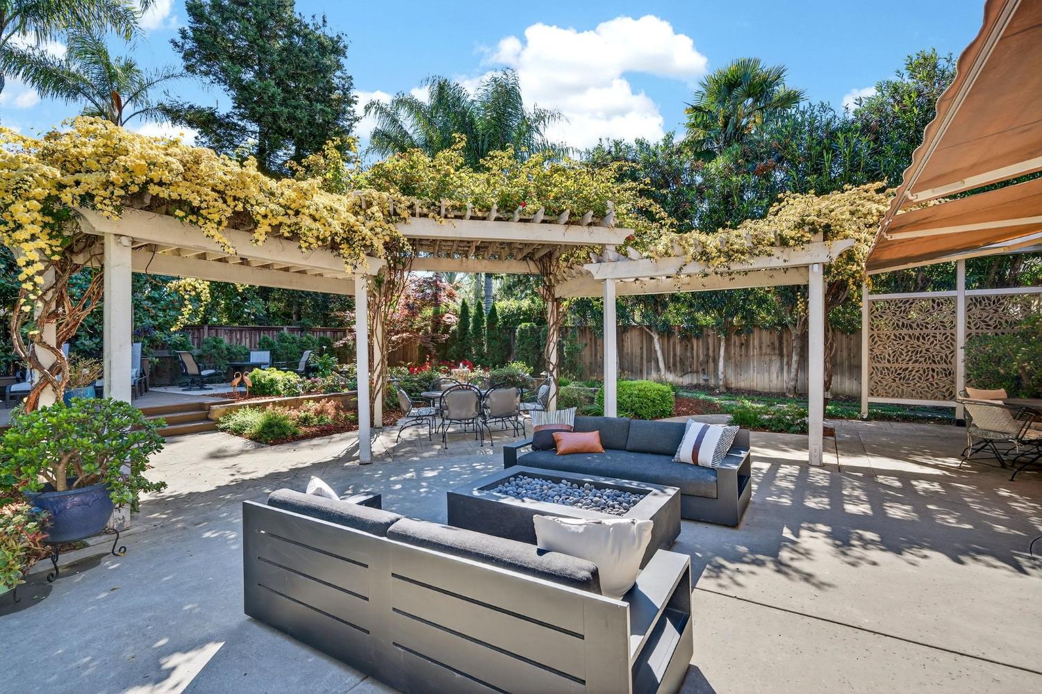 Davis, California, 95618, United States, 3 Bedrooms Bedrooms, ,4 BathroomsBathrooms,Residential,Active,2030523