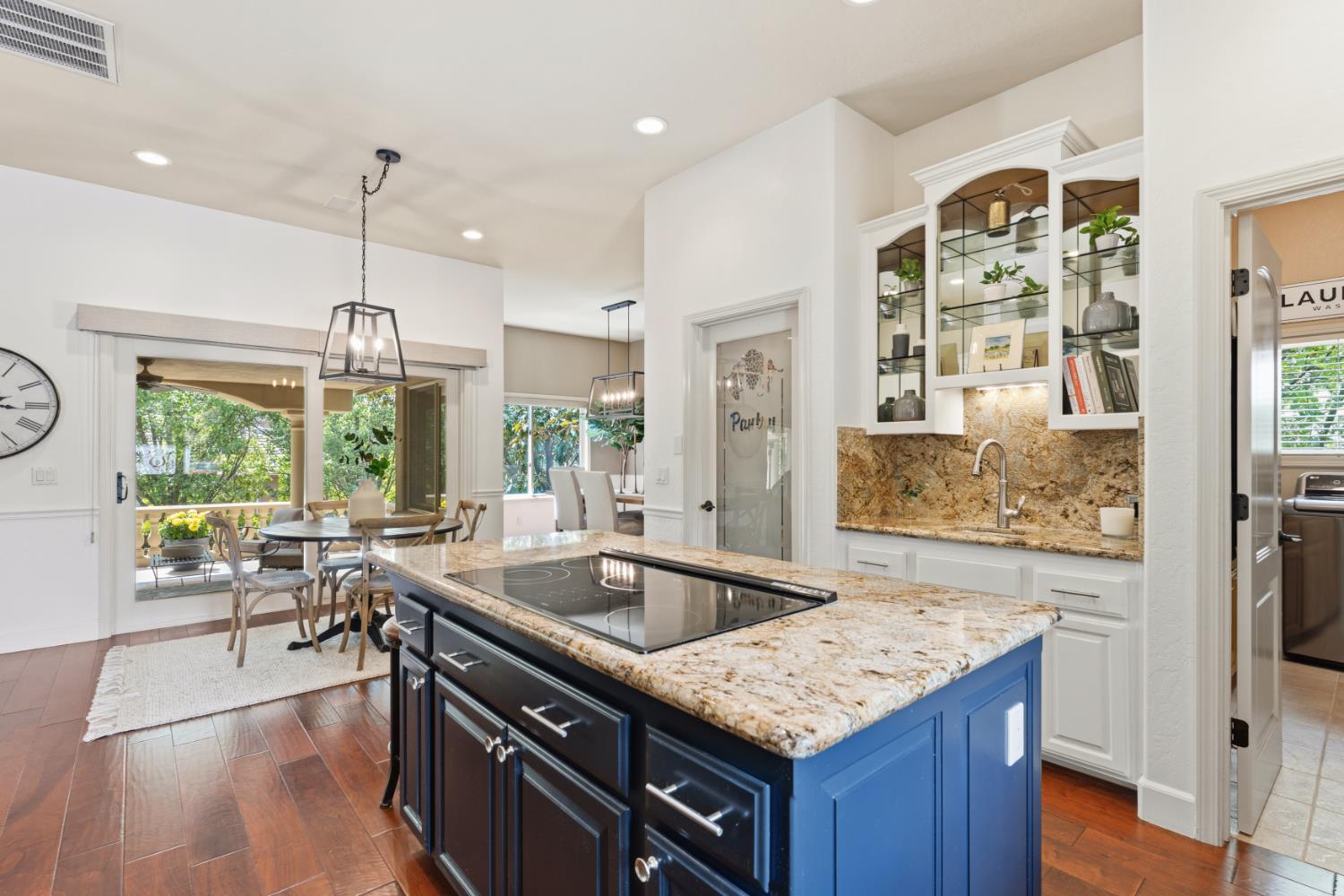 El Dorado Hills, California, 95762, United States, 3 Bedrooms Bedrooms, ,3 BathroomsBathrooms,Residential,Active,2044534