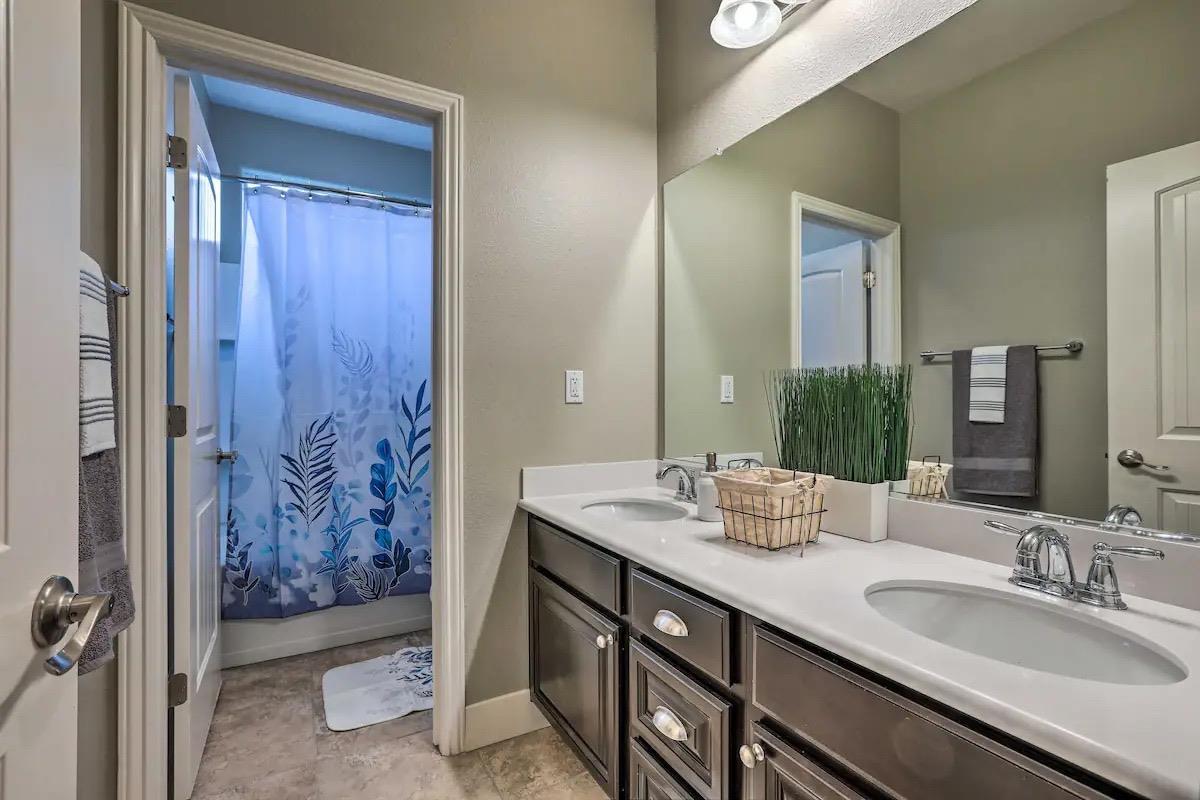 Roseville, California, 95747, United States, 5 Bedrooms Bedrooms, ,4 BathroomsBathrooms,Residential,Active,2039023