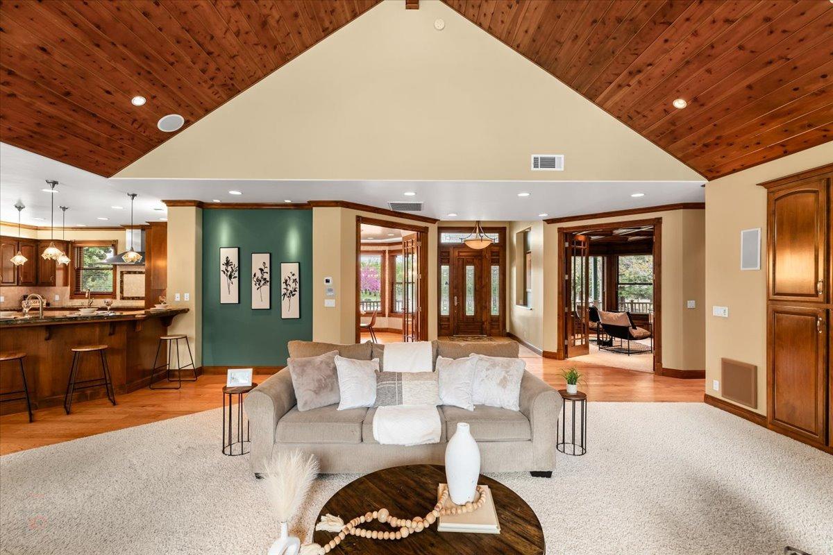 Ripon, California, 95366, United States, 3 Bedrooms Bedrooms, ,5 BathroomsBathrooms,Residential,Active,1808206