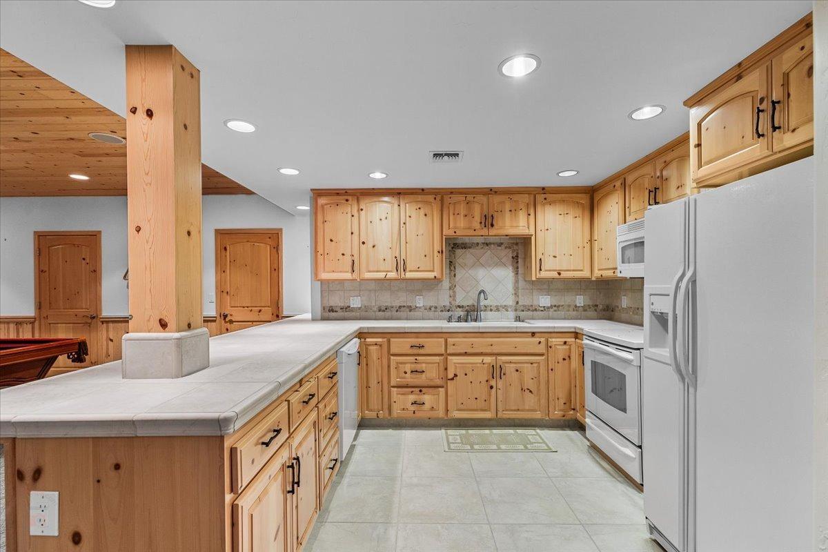 Ripon, California, 95366, United States, 3 Bedrooms Bedrooms, ,5 BathroomsBathrooms,Residential,Active,1808206