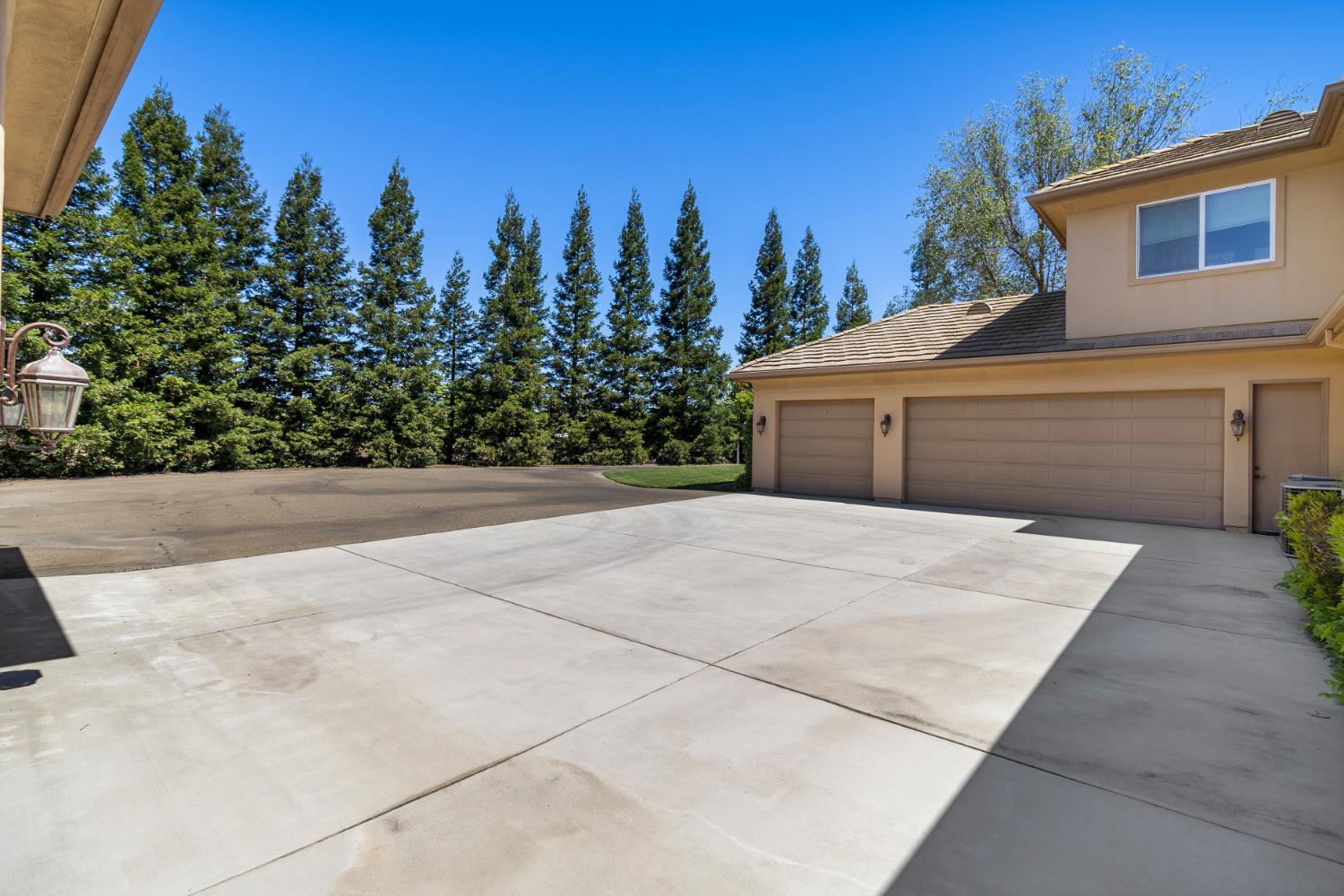 Sacramento, California, 95830, United States, 4 Bedrooms Bedrooms, ,4 BathroomsBathrooms,Residential,Active,2045041