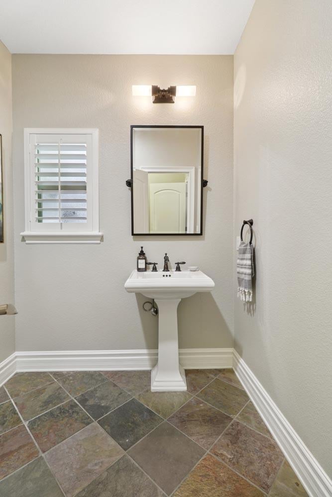 Carmichael, California, 95608, United States, 5 Bedrooms Bedrooms, ,5 BathroomsBathrooms,Residential,Active,1927677