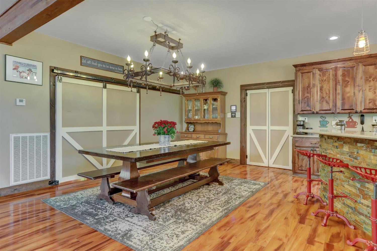 Grass Valley, California, 95949, United States, 4 Bedrooms Bedrooms, ,5 BathroomsBathrooms,Residential,Active,1941342
