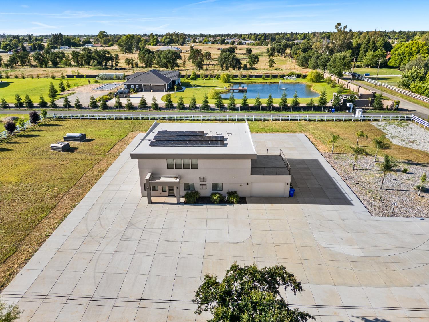 Elk Grove, California, 95624, United States, 6 Bedrooms Bedrooms, ,5 BathroomsBathrooms,Residential,Pending,2045803