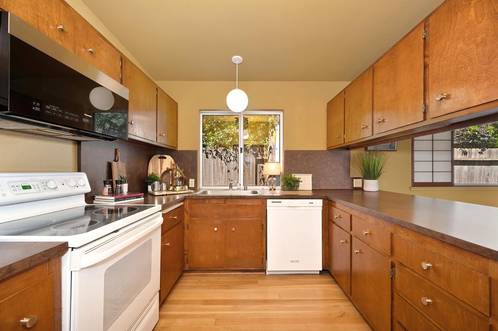 Davis, California, 95616, United States, 5 Bedrooms Bedrooms, ,2 BathroomsBathrooms,Residential,Active,1914596