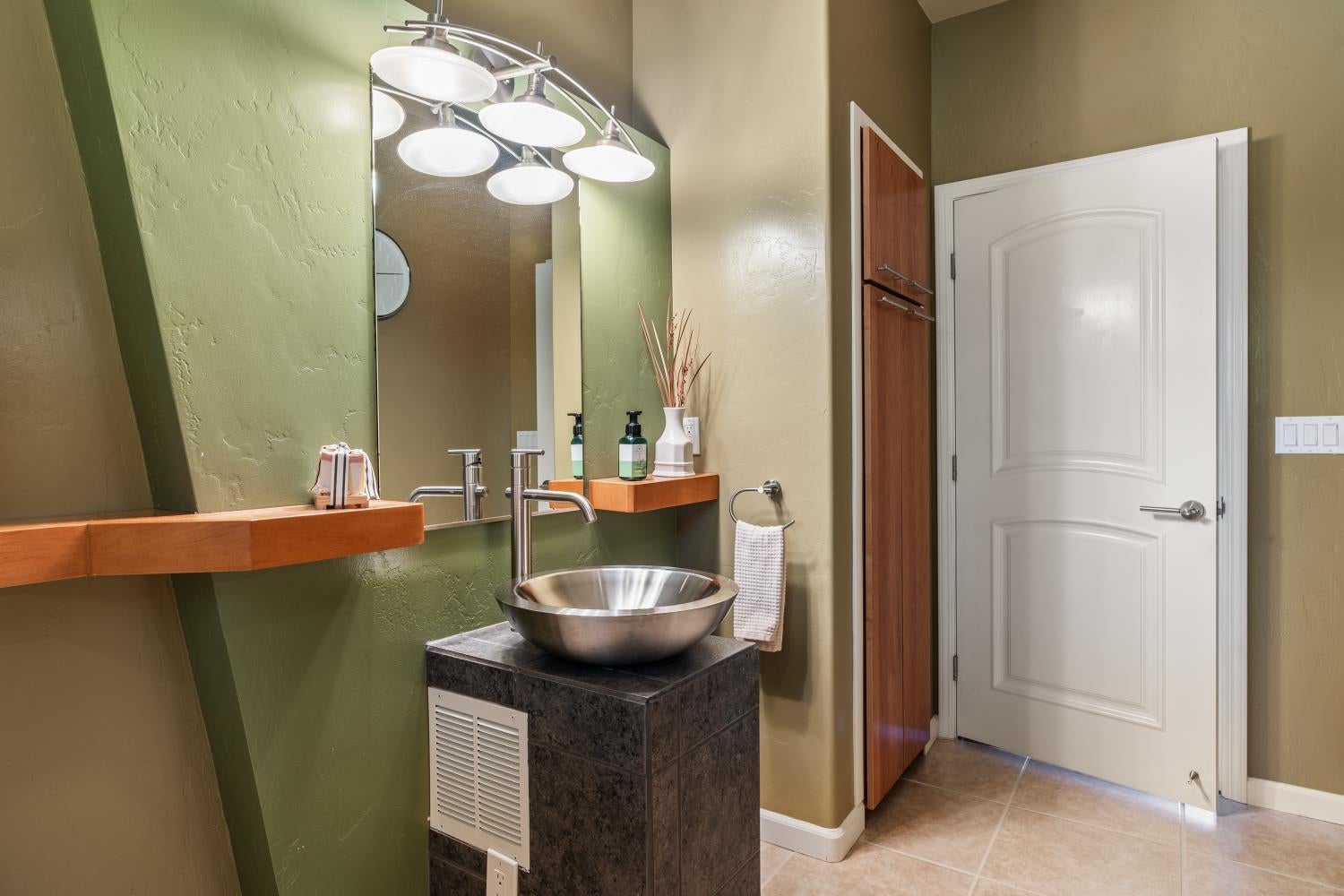 El Dorado Hills, California, 95762, United States, 5 Bedrooms Bedrooms, ,4 BathroomsBathrooms,Residential,Active,2023351