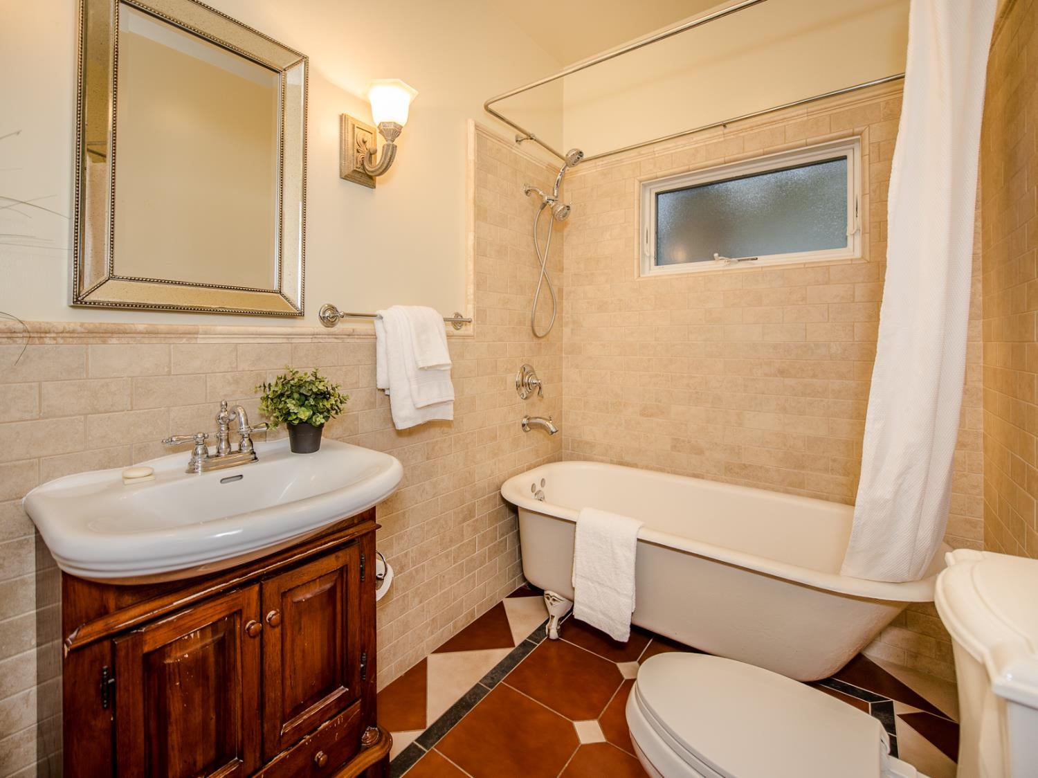 Woodland, California, 95695, United States, 5 Bedrooms Bedrooms, ,4 BathroomsBathrooms,Residential,Active,1843839