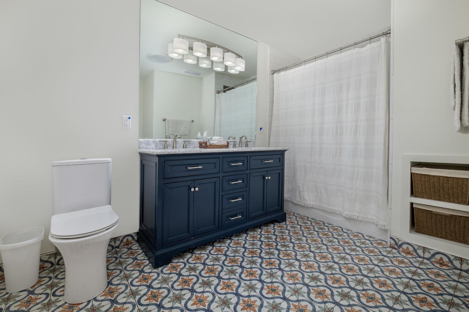 Nevada City, California, 95959, United States, 4 Bedrooms Bedrooms, ,5 BathroomsBathrooms,Residential,Active,1808164