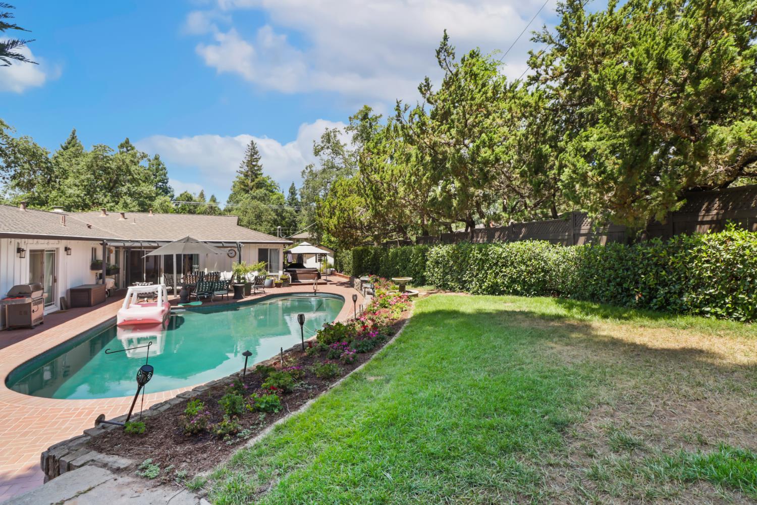 Carmichael, California, 95608, United States, 4 Bedrooms Bedrooms, ,3 BathroomsBathrooms,Residential,Active,1904149
