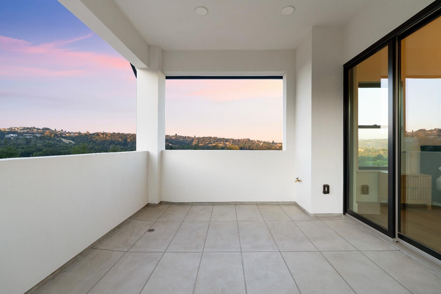 Newcastle, California, 95658, United States, 5 Bedrooms Bedrooms, ,5 BathroomsBathrooms,Residential,Active,1989749