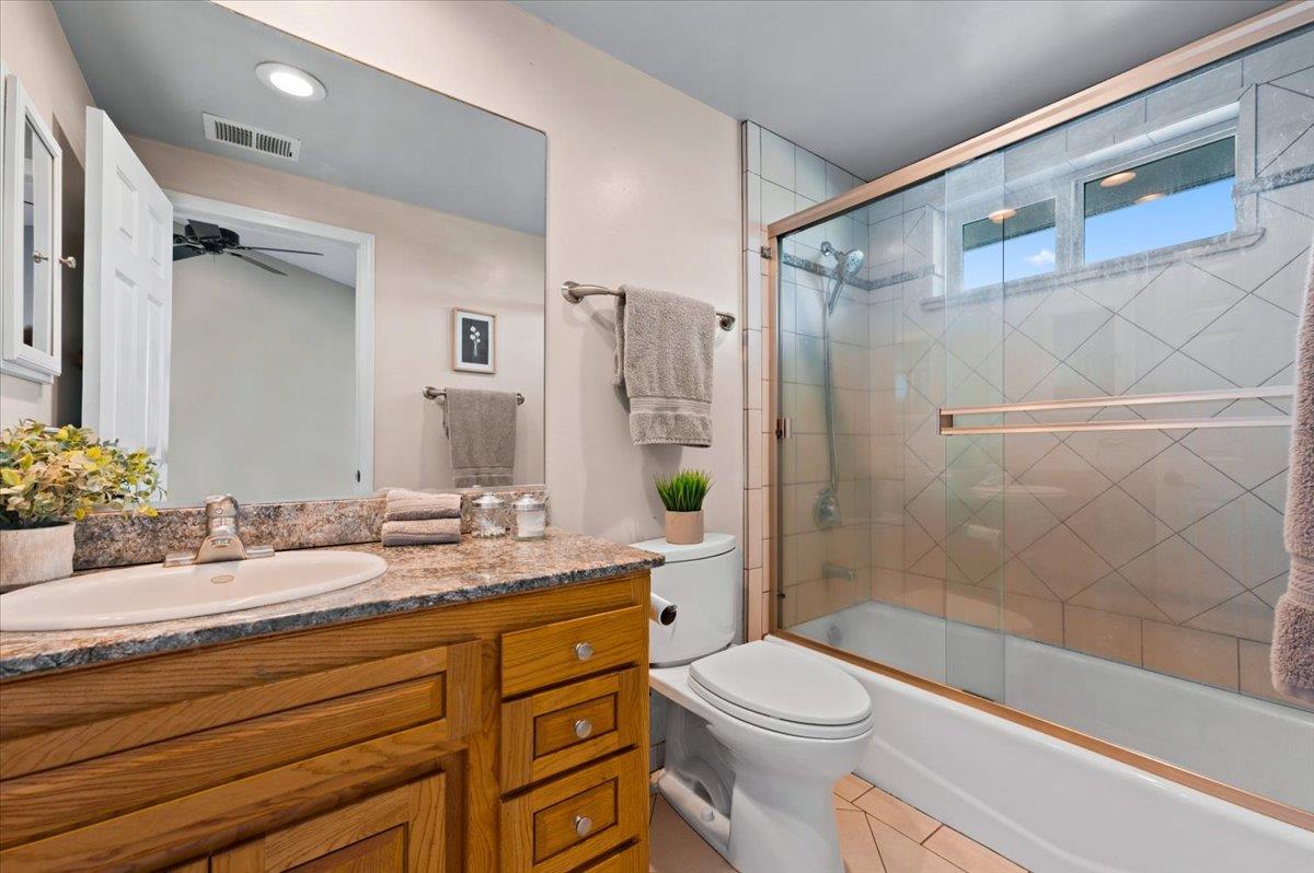 Penn Valley, California, 95946, United States, 4 Bedrooms Bedrooms, ,5 BathroomsBathrooms,Residential,Active,1941359
