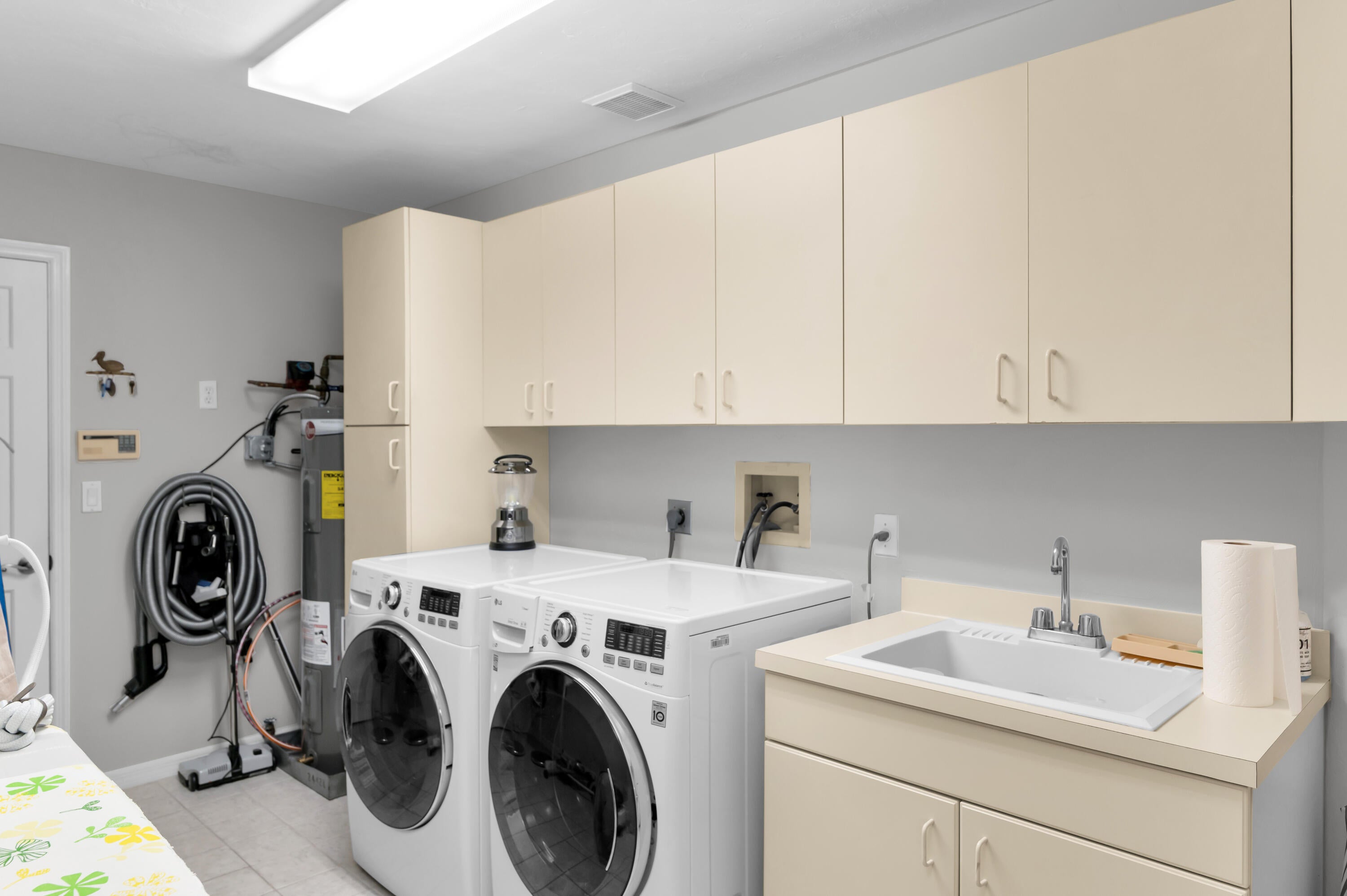 Marco Island, Florida, 34145, United States, 4 Bedrooms Bedrooms, ,4 BathroomsBathrooms,Residential,Active,1986922