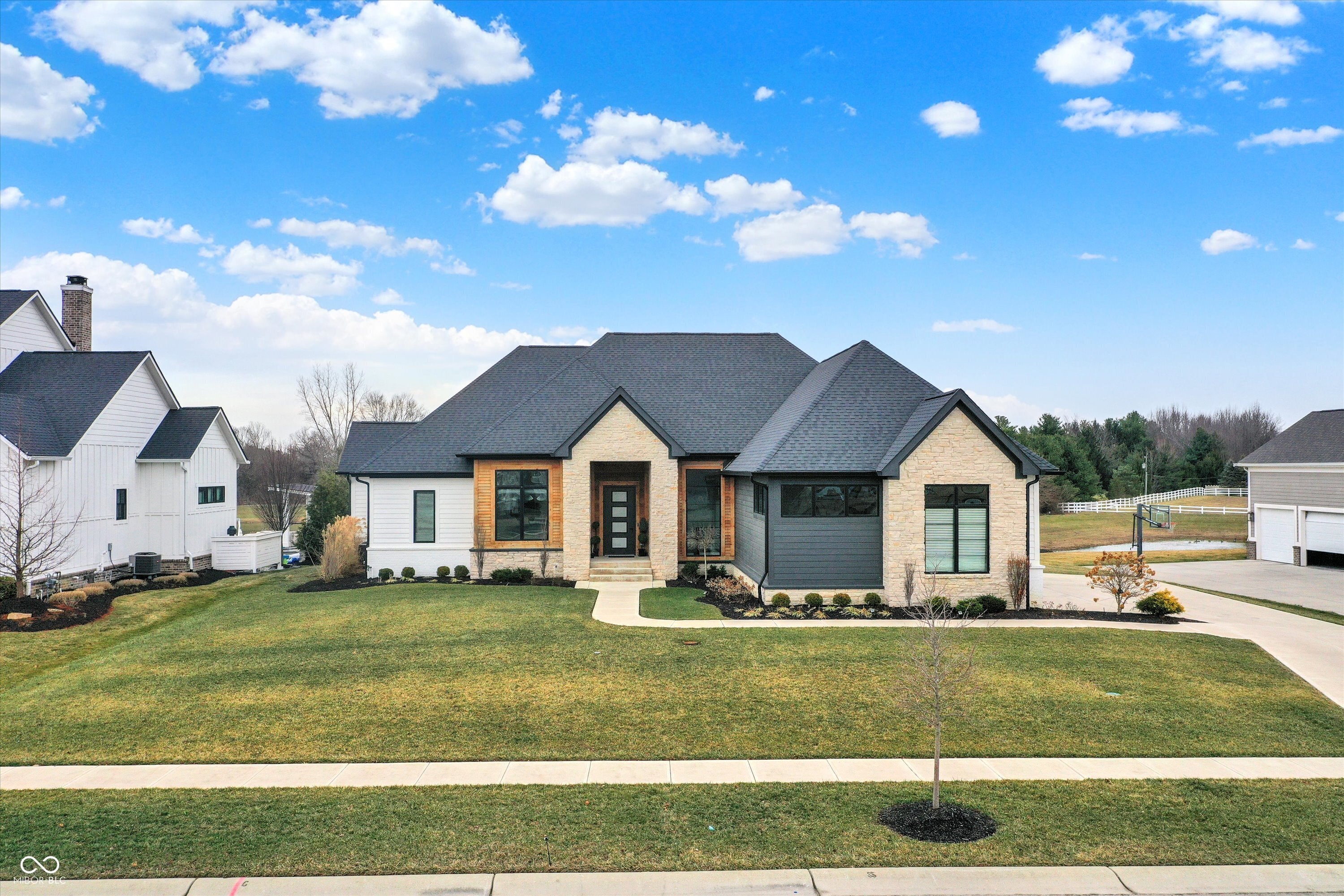 Zionsville, Indiana, 46077, United States, 4 Bedrooms Bedrooms, ,4 BathroomsBathrooms,Residential,Active,2008721