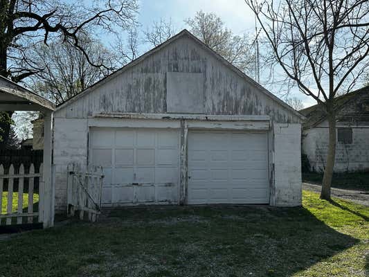 211 W PINE ST, KNIGHTSTOWN, IN 46148, photo 3 of 18