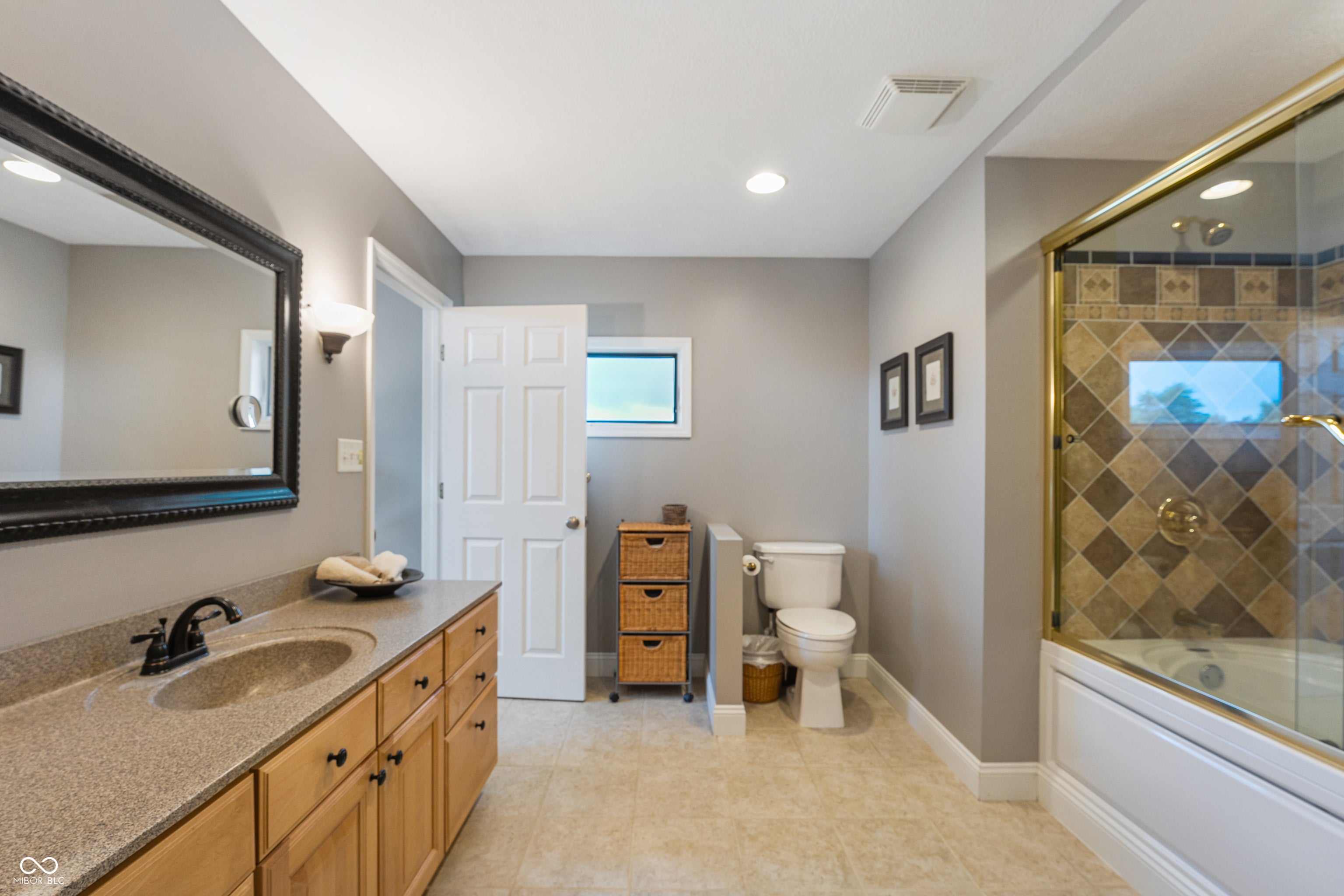 Columbus, Indiana, 47201, United States, 3 Bedrooms Bedrooms, ,3 BathroomsBathrooms,Residential,Active,1971810