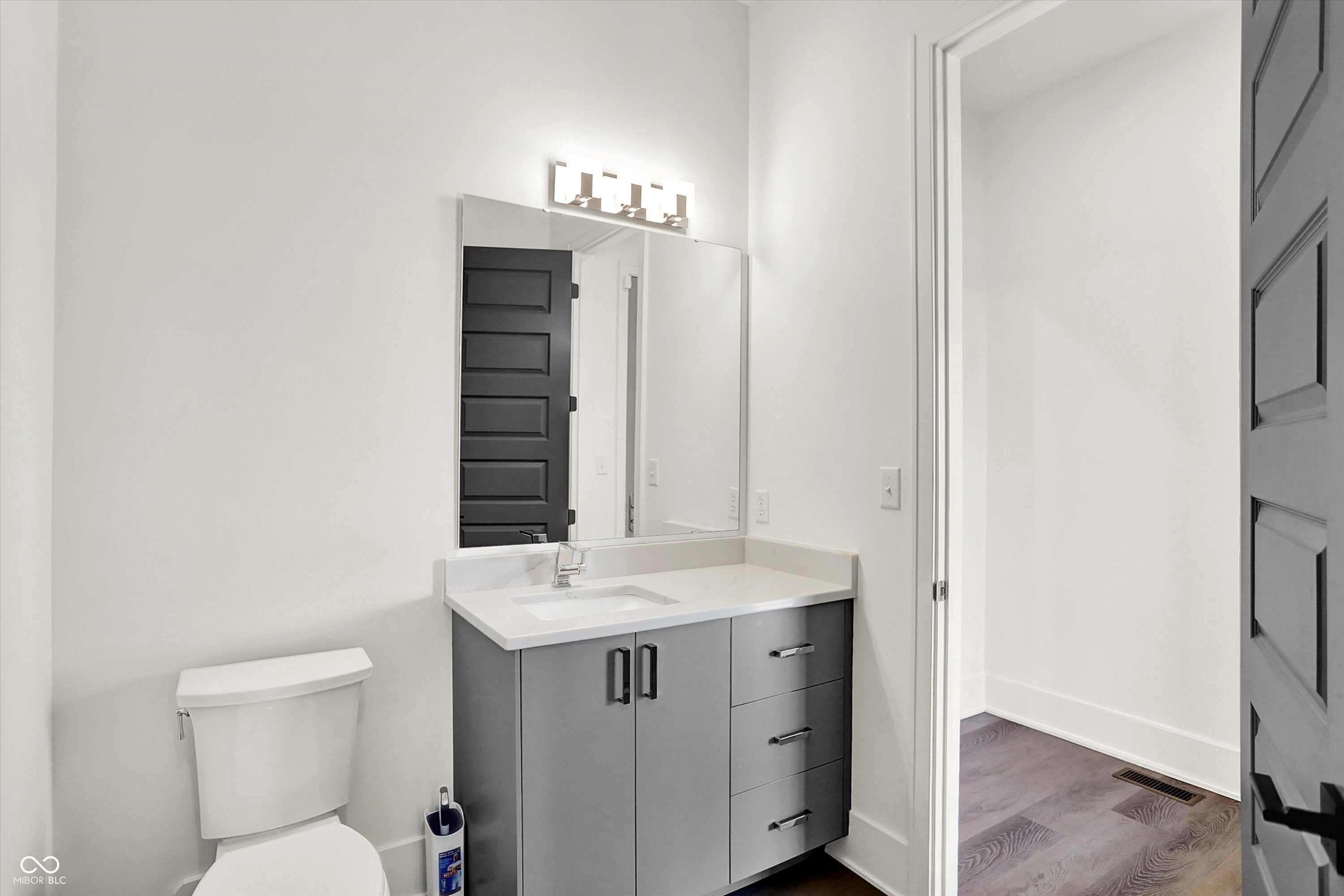 Zionsville, Indiana, 46077, United States, 4 Bedrooms Bedrooms, ,4 BathroomsBathrooms,Residential,Active,2008721