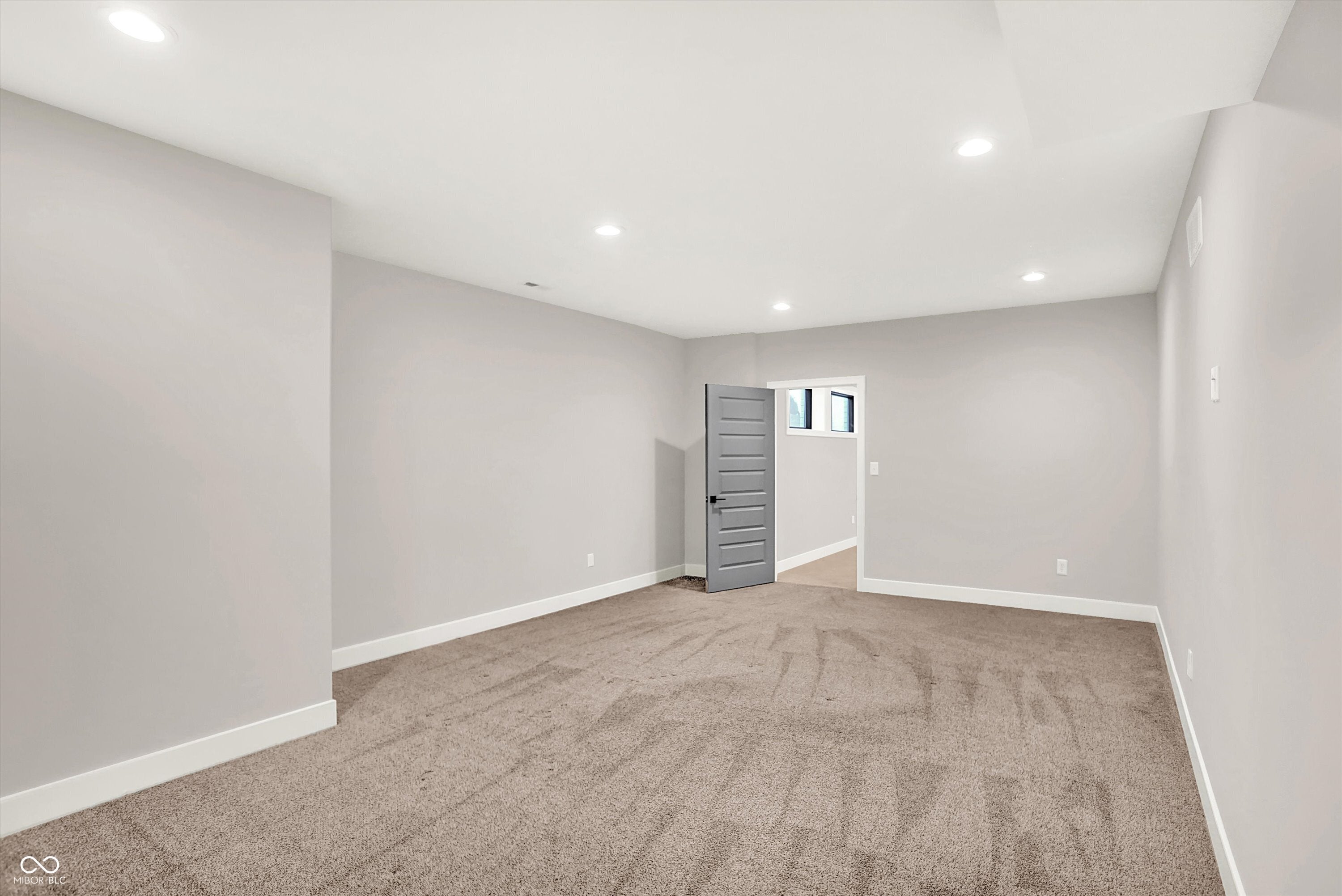 Zionsville, Indiana, 46077, United States, 4 Bedrooms Bedrooms, ,4 BathroomsBathrooms,Residential,Active,2008721