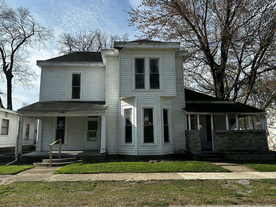 211 W PINE ST, KNIGHTSTOWN, IN 46148, photo 1 of 18