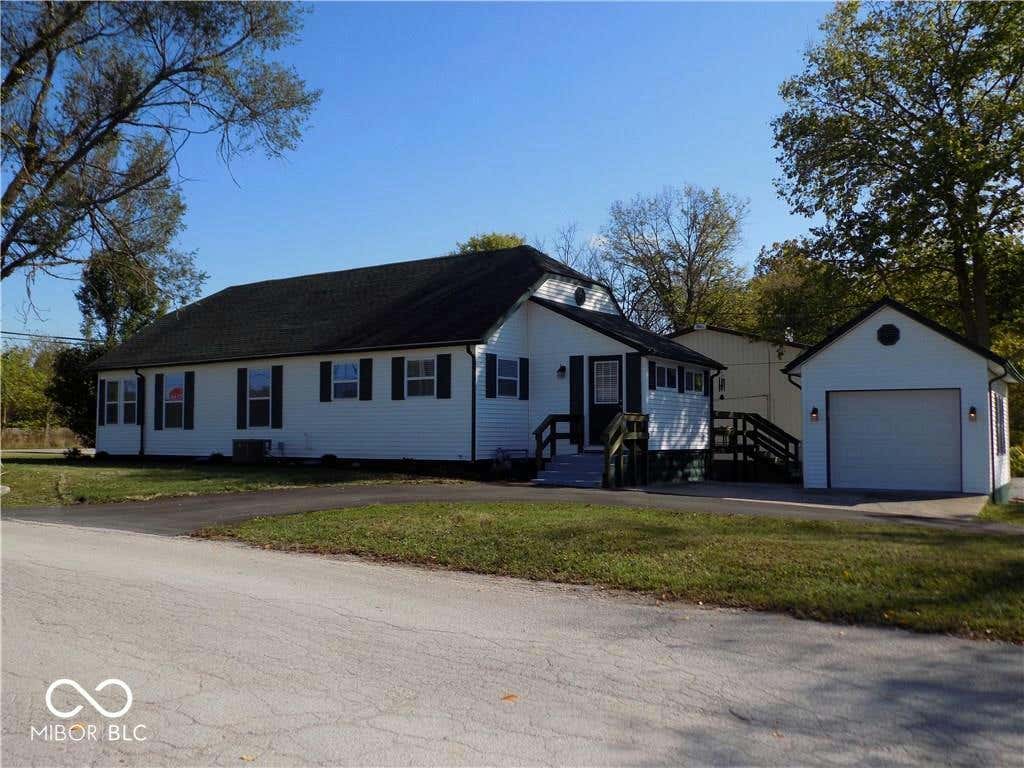 876 W COUNTY ROAD 25 S, GREENCASTLE, IN 46135, photo 1 of 48