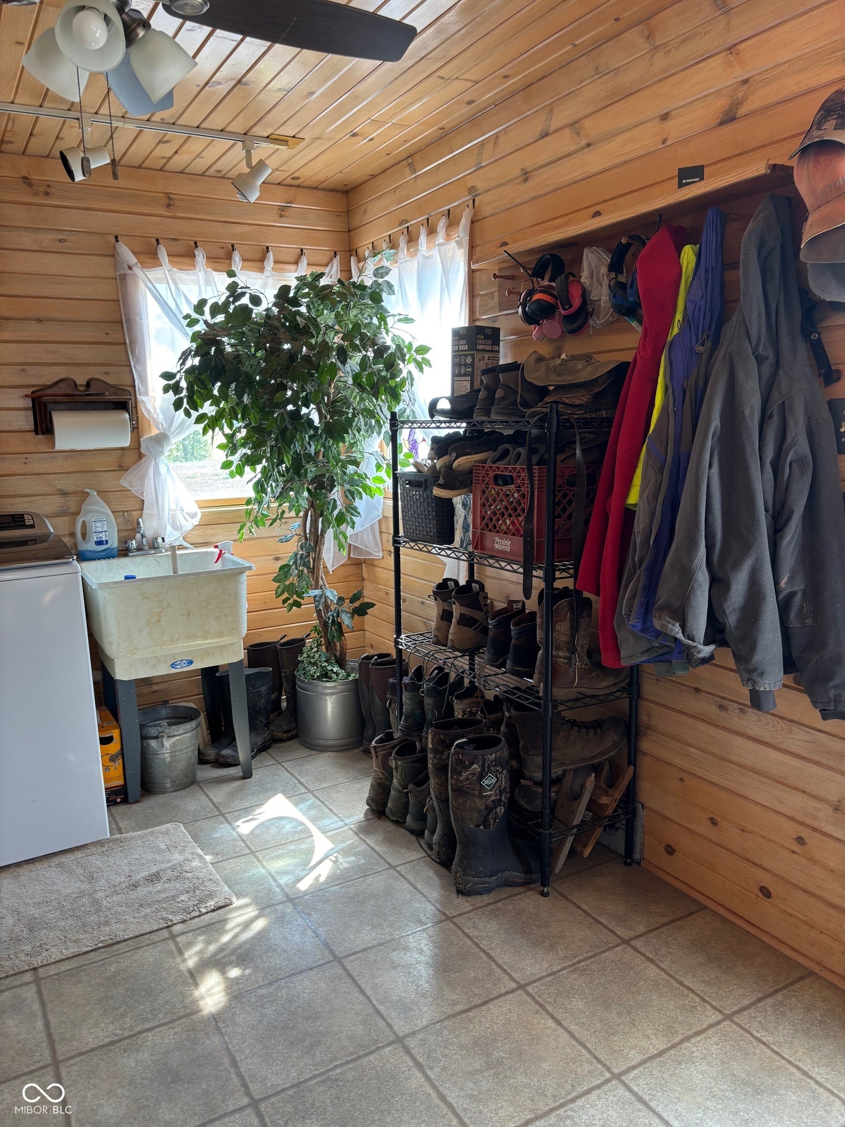 Columbus, Indiana, 47201, United States, 3 Bedrooms Bedrooms, ,2 BathroomsBathrooms,Residential,Active,1954421