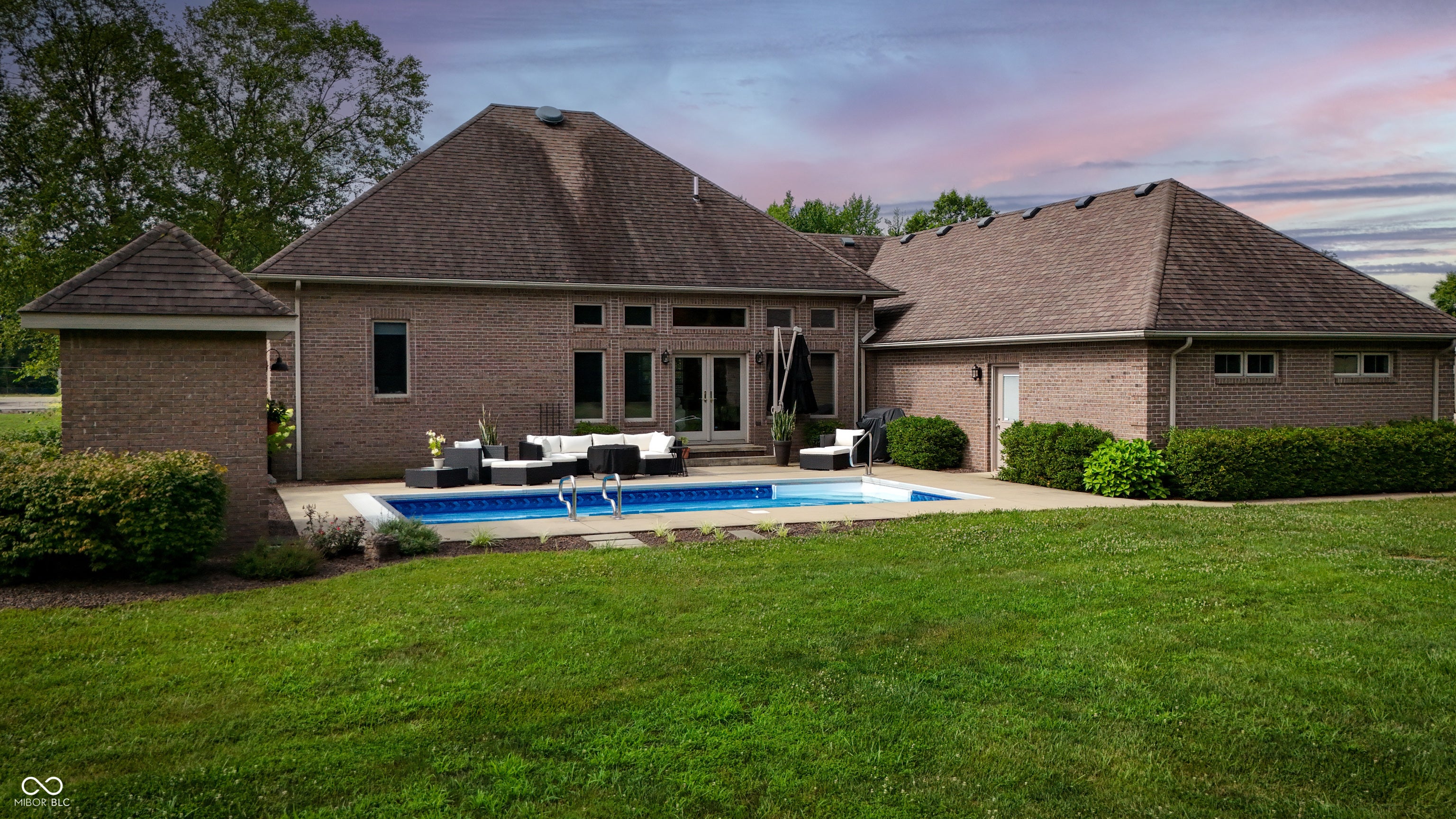 Columbus, Indiana, 47201, United States, 3 Bedrooms Bedrooms, ,3 BathroomsBathrooms,Residential,Active,1971810