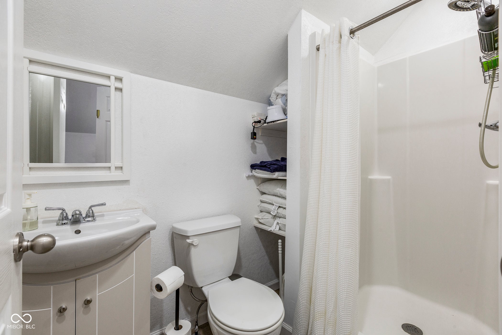 Columbus, Indiana, 47201, United States, ,4 BathroomsBathrooms,Residential,Active,1769806