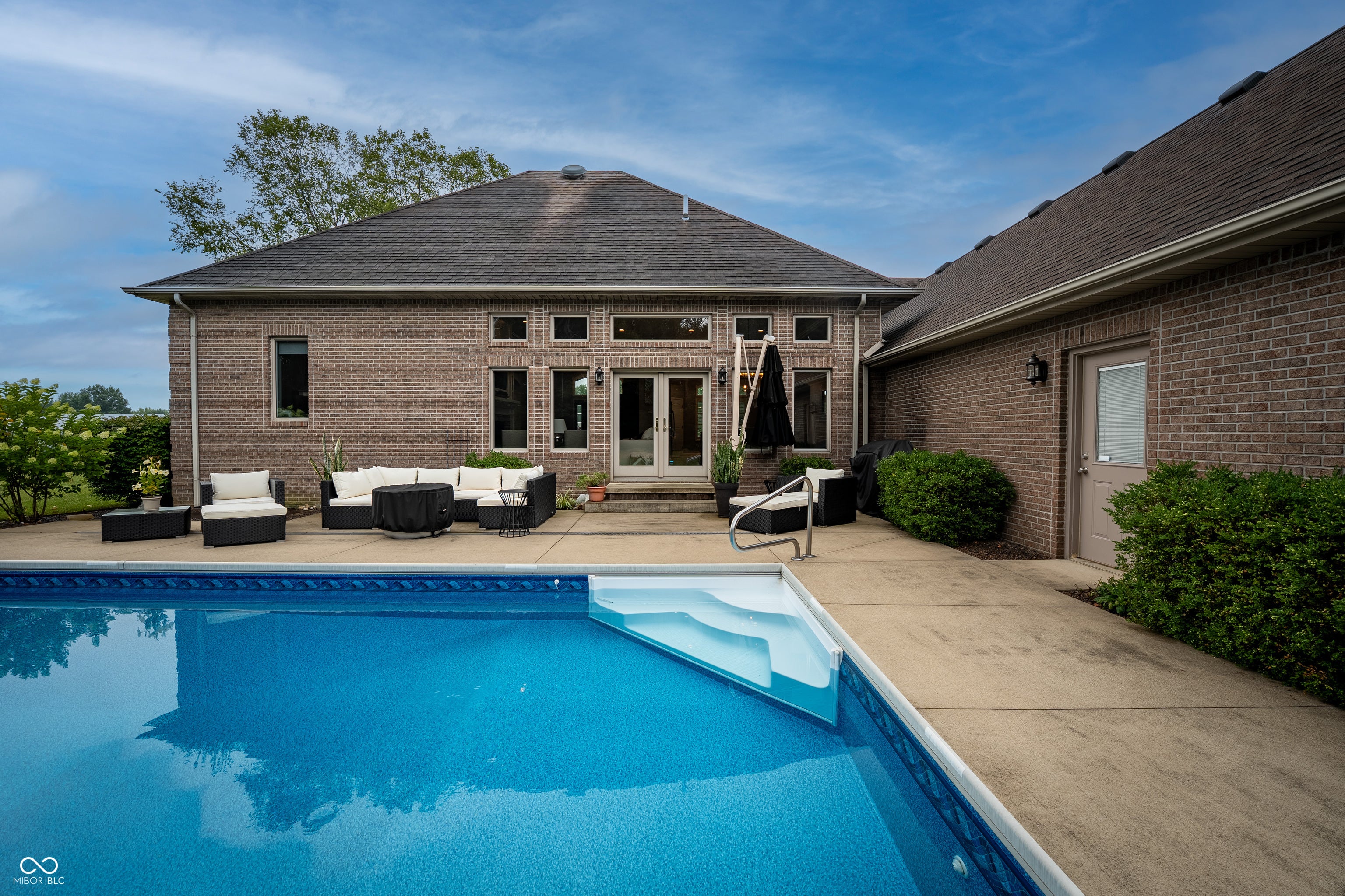 Columbus, Indiana, 47201, United States, 3 Bedrooms Bedrooms, ,3 BathroomsBathrooms,Residential,Active,1971810