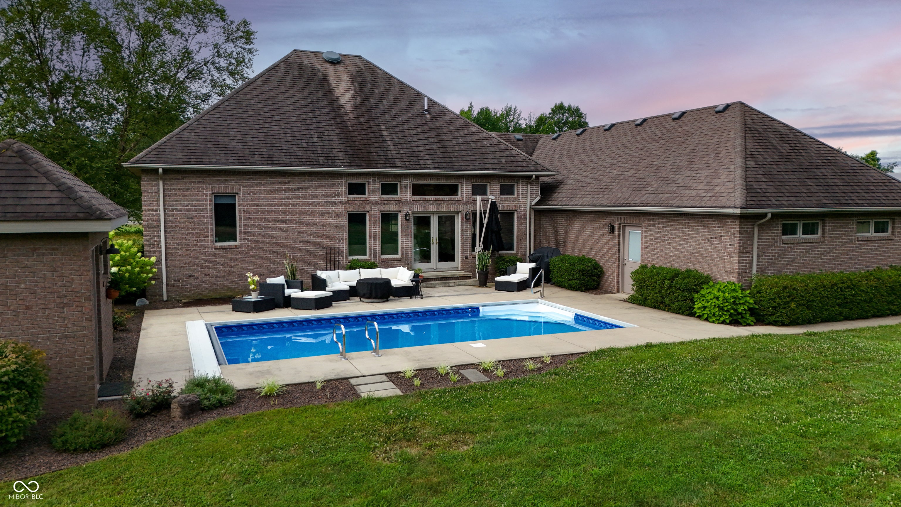 Columbus, Indiana, 47201, United States, 3 Bedrooms Bedrooms, ,3 BathroomsBathrooms,Residential,Active,1971810