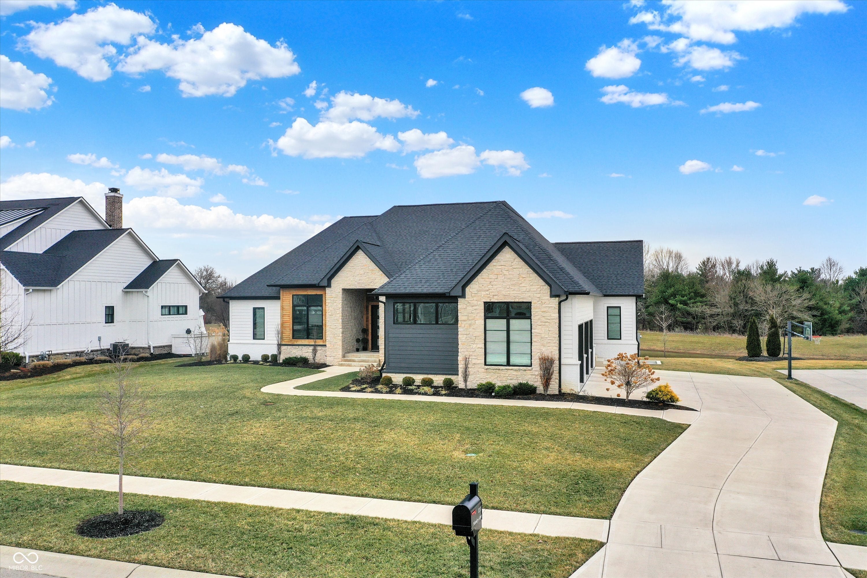 Zionsville, Indiana, 46077, United States, 4 Bedrooms Bedrooms, ,4 BathroomsBathrooms,Residential,Active,2008721